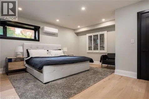 121 Edgecliffe Place Burlington ON L7L 3Z2