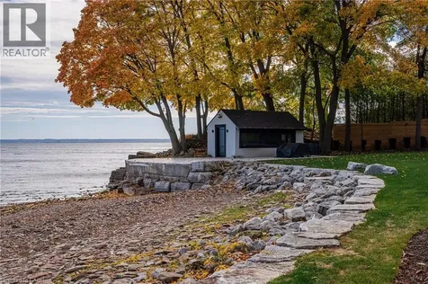 121 Edgecliffe Place Burlington ON L7L 3Z2