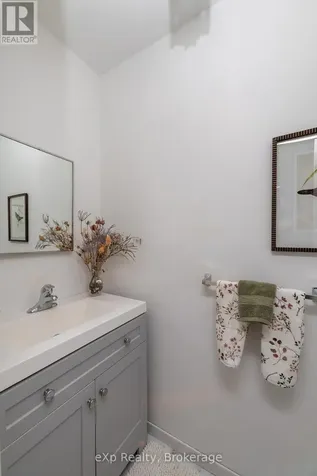 563 Tenth Street Collingwood ON L9Y 4K6