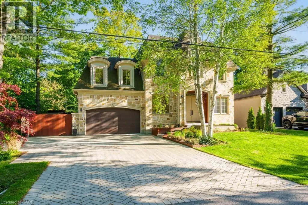 64 Ravina Crescent Ancaster ON L9G 2E7