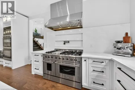 64 Ravina Crescent Ancaster ON L9G 2E7