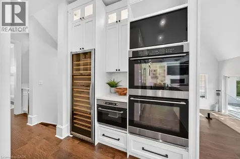 64 Ravina Crescent Ancaster ON L9G 2E7