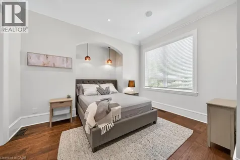 64 Ravina Crescent Ancaster ON L9G 2E7