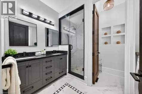 64 Ravina Crescent Ancaster ON L9G 2E7