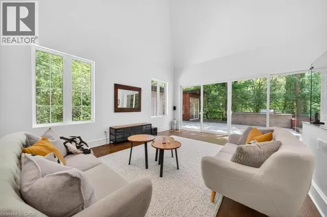 64 Ravina Crescent Ancaster ON L9G 2E7