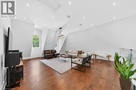 64 Ravina Crescent Ancaster ON L9G 2E7