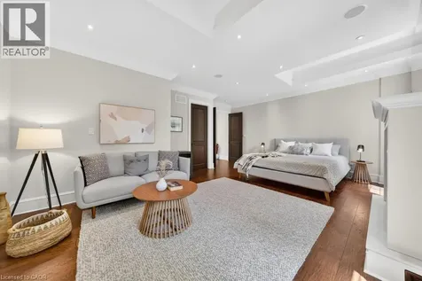 64 Ravina Crescent Ancaster ON L9G 2E7