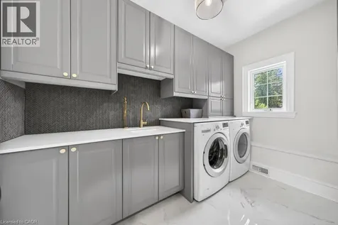 64 Ravina Crescent Ancaster ON L9G 2E7
