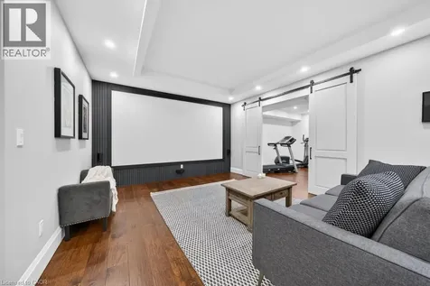 64 Ravina Crescent Ancaster ON L9G 2E7