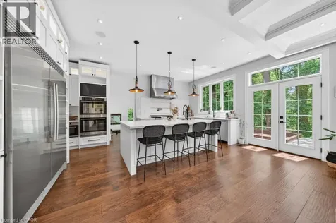 64 Ravina Crescent Ancaster ON L9G 2E7