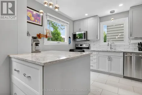 2439 Autumn Hill Crescent Ottawa ON K1B 4M6