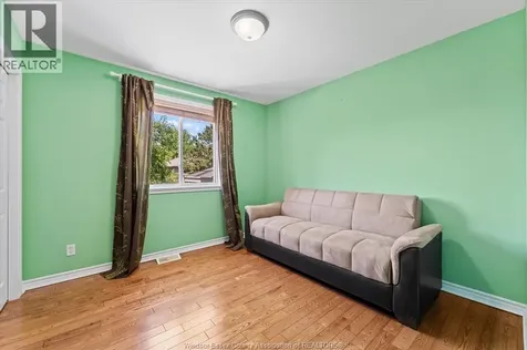 1531 Venetian Avenue Windsor ON N8P 1P9