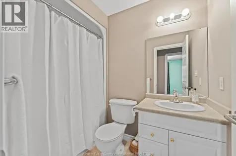 1531 Venetian Avenue Windsor ON N8P 1P9