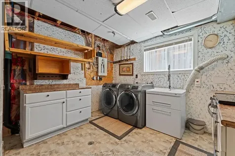 1531 Venetian Avenue Windsor ON N8P 1P9