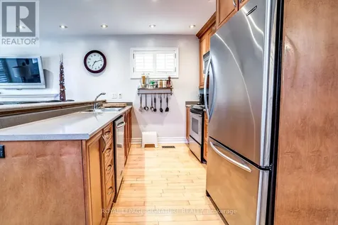33 Athlone Road Toronto (east York) ON M4J 4H3