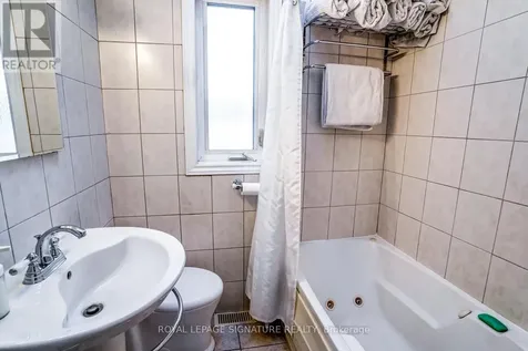 33 Athlone Road Toronto (east York) ON M4J 4H3
