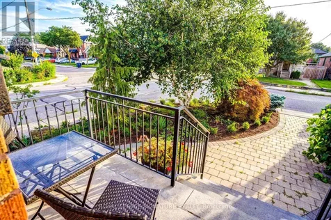 33 Athlone Road Toronto (east York) ON M4J 4H3