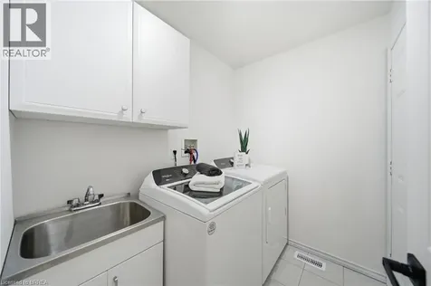 1 Buchanan Crescent Brantford ON N3P 2B2