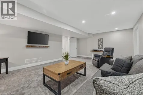 68 Cedar Street Paris ON N3L 0L4