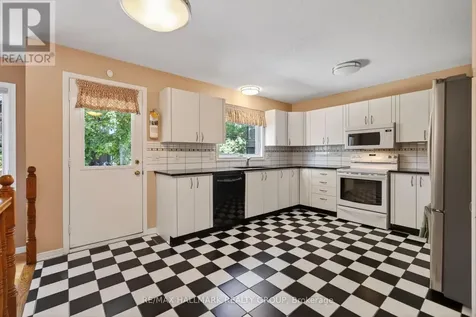 307 Beechgrove Avenue Ottawa ON K1Z 6R4