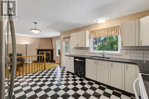 307 Beechgrove Avenue Ottawa ON K1Z 6R4