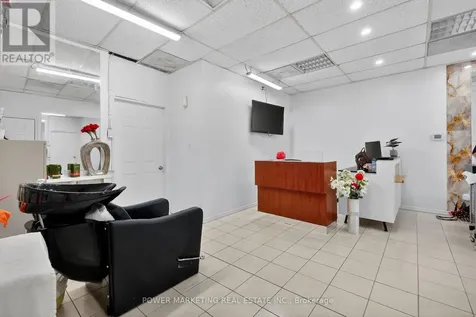 411 Mcarthur Avenue Ottawa ON K1K 1G7