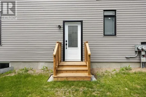 525 Tahoe Heights Ottawa ON K1T 0W1