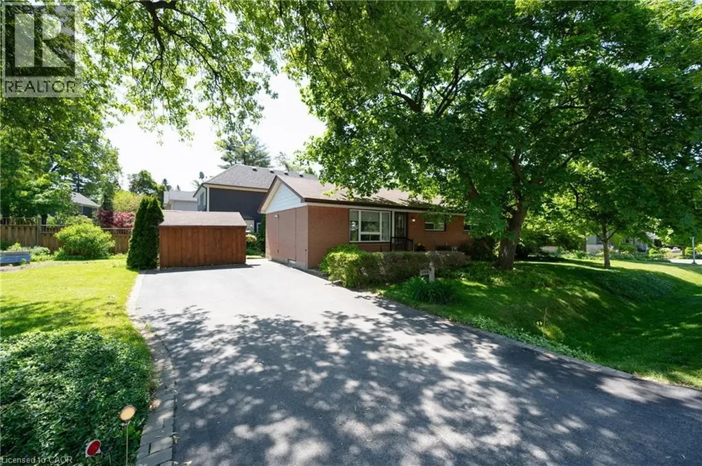 1304 Avon Crescent Oakville ON L6J 2T7
