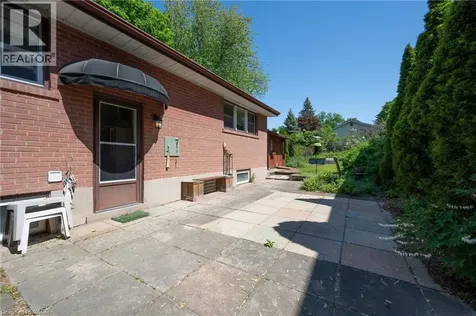1304 Avon Crescent Oakville ON L6J 2T7
