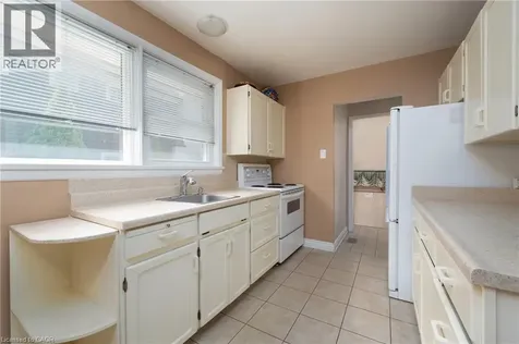 1304 Avon Crescent Oakville ON L6J 2T7