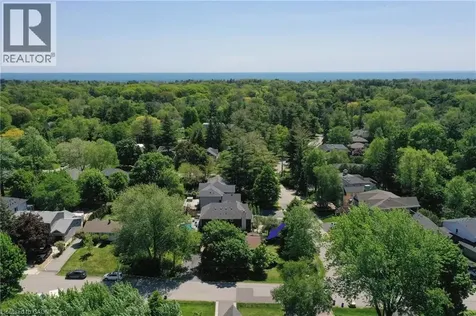 1304 Avon Crescent Oakville ON L6J 2T7
