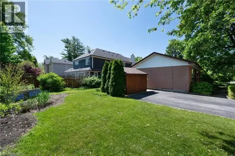 1304 Avon Crescent Oakville ON L6J 2T7