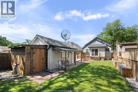 2238 Charl Avenue Windsor ON N8X 2A2