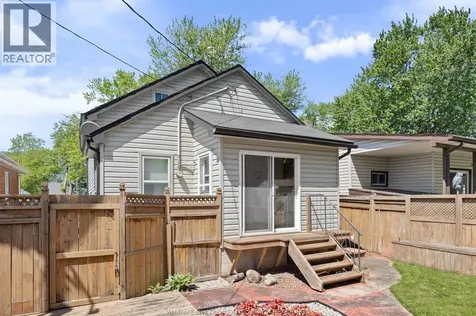 2238 Charl Avenue Windsor ON N8X 2A2