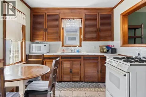 2238 Charl Avenue Windsor ON N8X 2A2