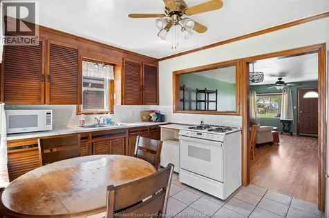 2238 Charl Avenue Windsor ON N8X 2A2
