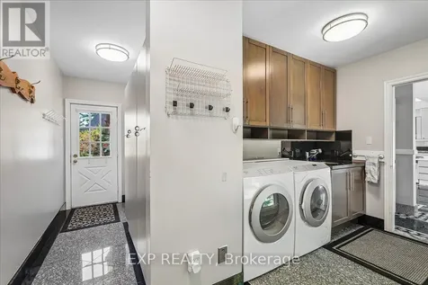 332 Burns Boulevard King (king City) ON L7B 1E1