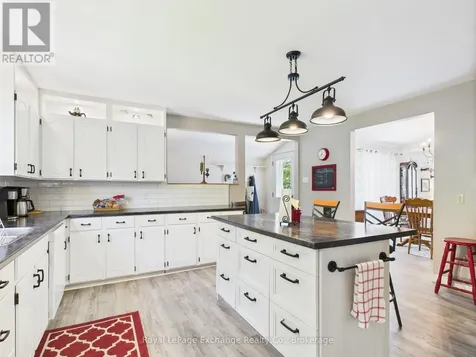105 Menomini Road Huron-kinloss ON N2Z 2X3