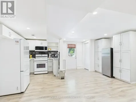 105 Menomini Road Huron-kinloss ON N2Z 2X3