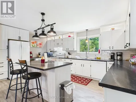 105 Menomini Road Huron-kinloss ON N2Z 2X3
