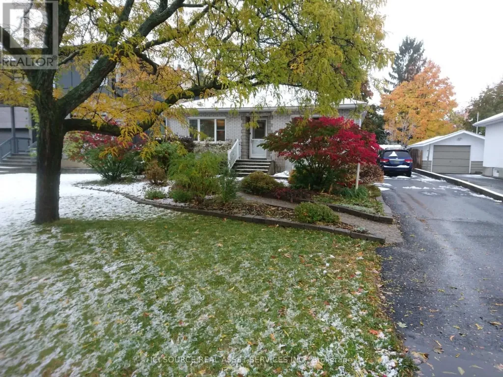 312 Mountbatten Avenue Ottawa ON K1H 5W3