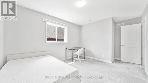 164 Mountain Holly Court Waterloo ON N2V 0E1