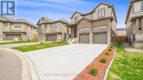 164 Mountain Holly Court Waterloo ON N2V 0E1