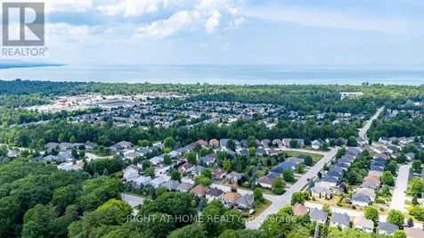 8 Deanna Drive Wasaga Beach ON L9Z 1J5