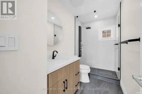 36 Crispin Court Markham (buttonville) ON L3R 4G6