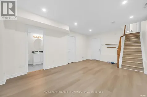 36 Crispin Court Markham (buttonville) ON L3R 4G6