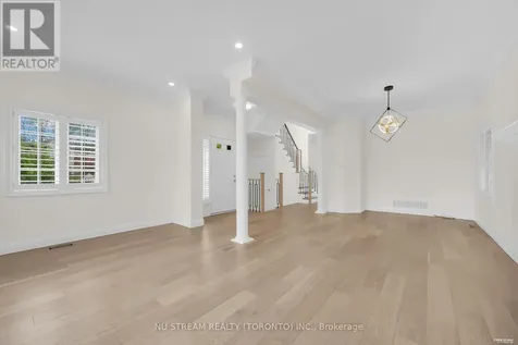 36 Crispin Court Markham (buttonville) ON L3R 4G6