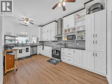 2115 Longfellow Windsor ON N9B 3J5