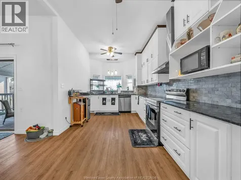 2115 Longfellow Windsor ON N9B 3J5