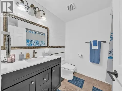2115 Longfellow Windsor ON N9B 3J5